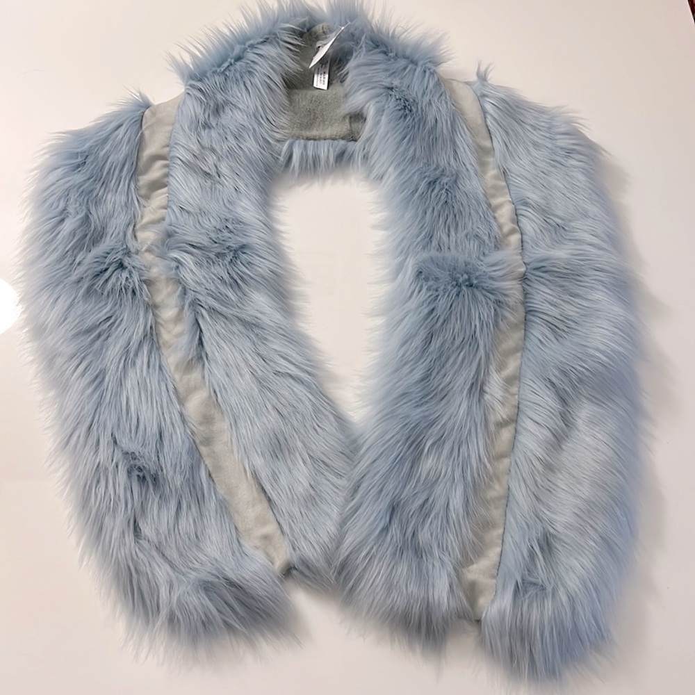 NEW:  gorgeous baby blue faux fur scarf - Picture 2 of 9